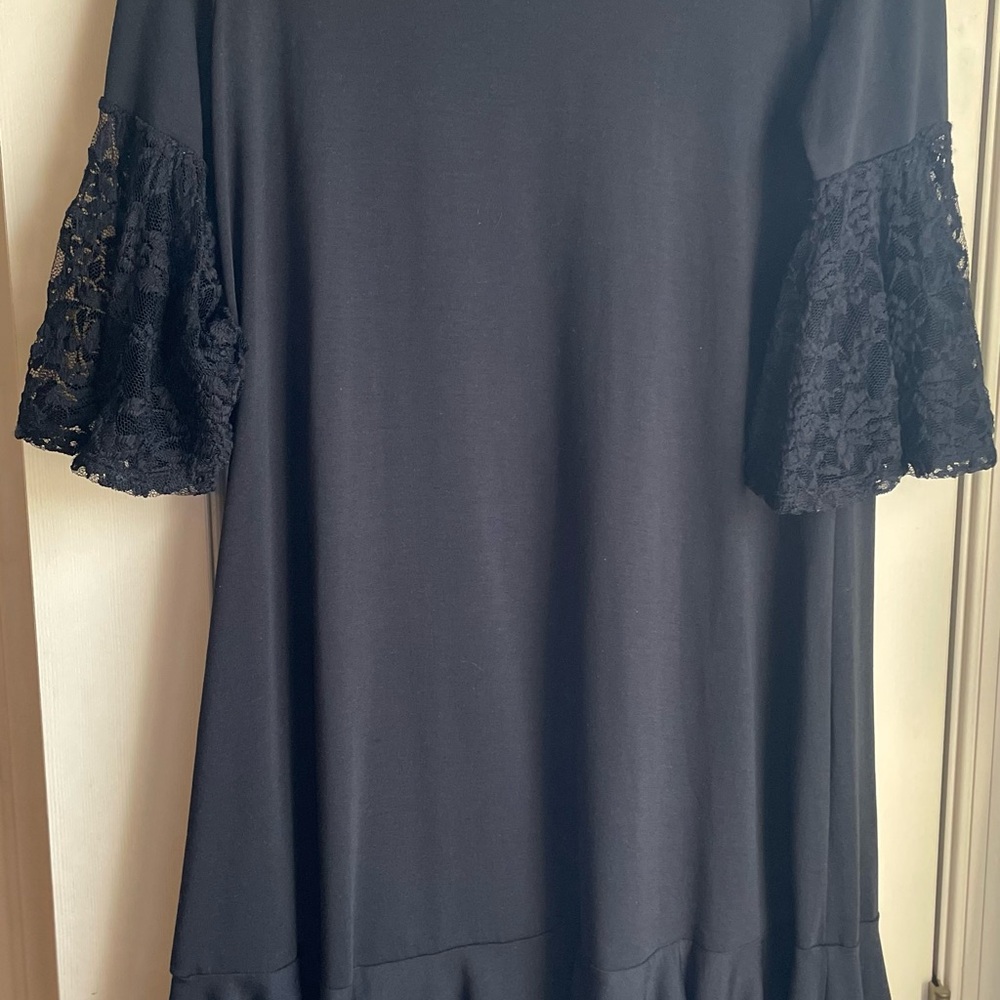 Elegant Black Lace Sleeve Women's Dress